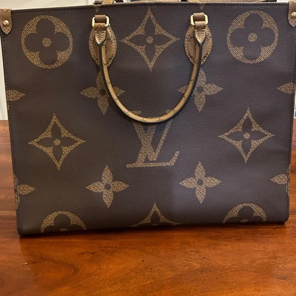 Louis Vuitton Onthego GM Tote Bag - Picture 8 of 9